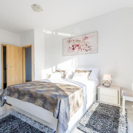 Villa Spark With Heated Pool In Rogoznica Zečevo Esterno foto