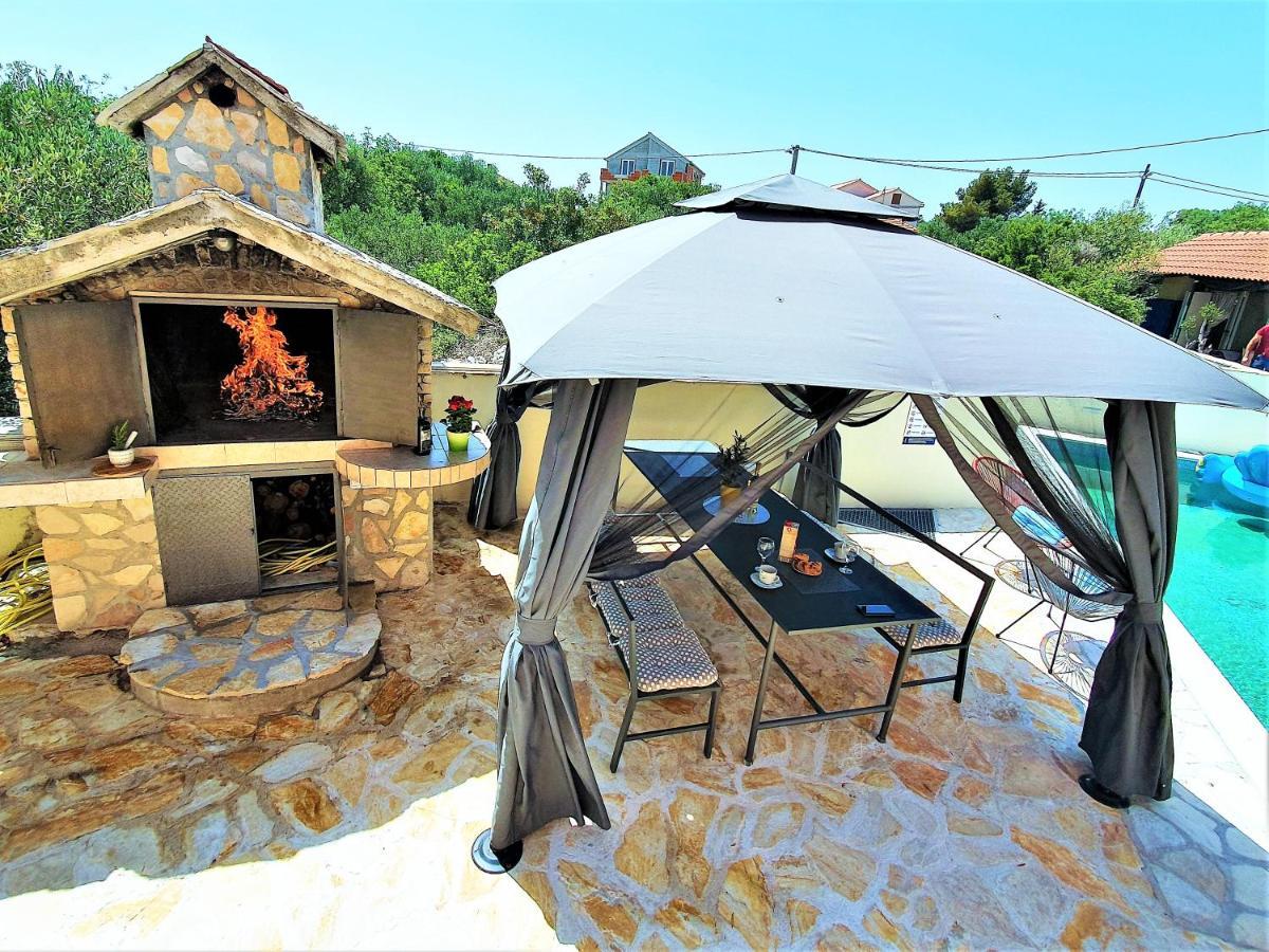 Villa Spark With Heated Pool In Rogoznica Zečevo Esterno foto