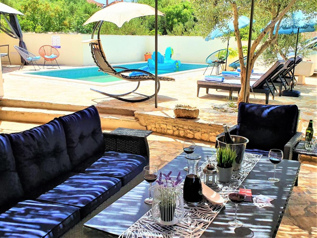Villa Spark With Heated Pool In Rogoznica Zečevo Esterno foto